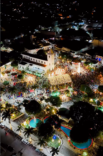 Caetité : O acender das luzes enche a Praça da Catedral de magia com o Natal Novo Tempo.