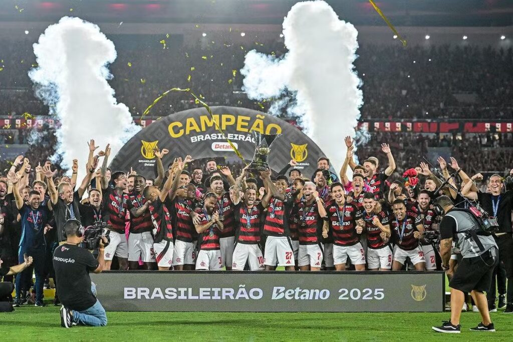 CBF divulga ranking atualizado dos clubes brasileiros : Flamengo, Corinthians e Palmeiras encerram o ano no topo.