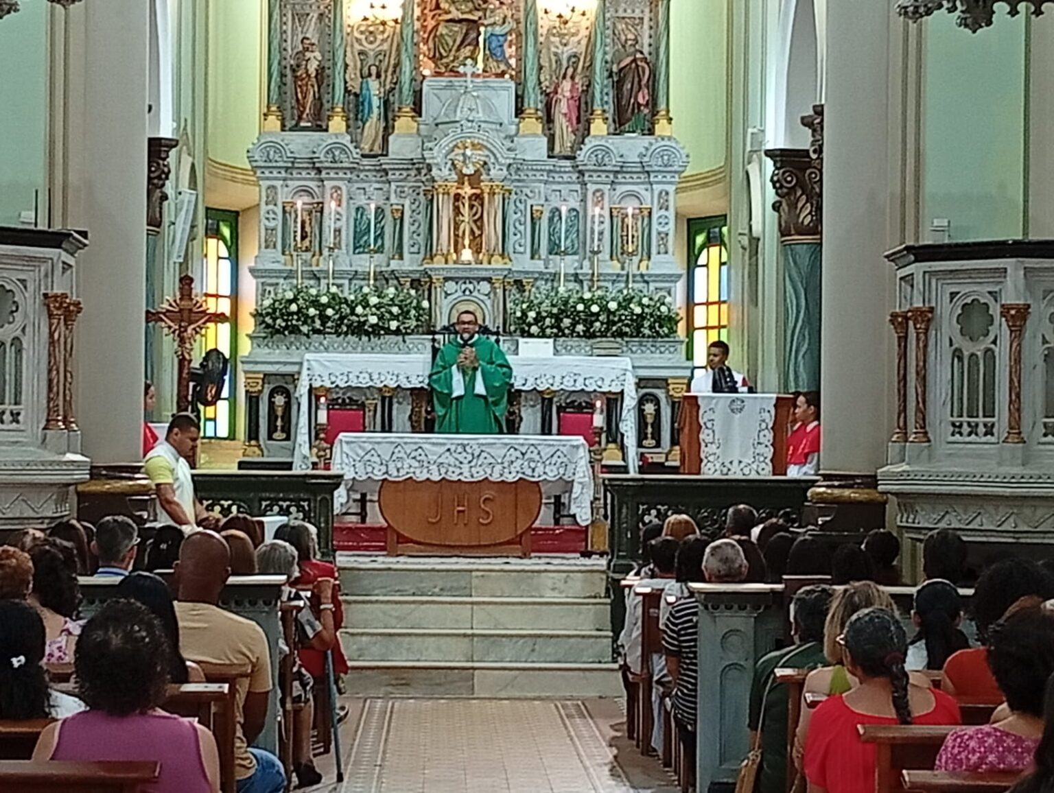 Caetité : Comunidade católica celebra marco na vida missionária do Padre Danilo Lima Santos.