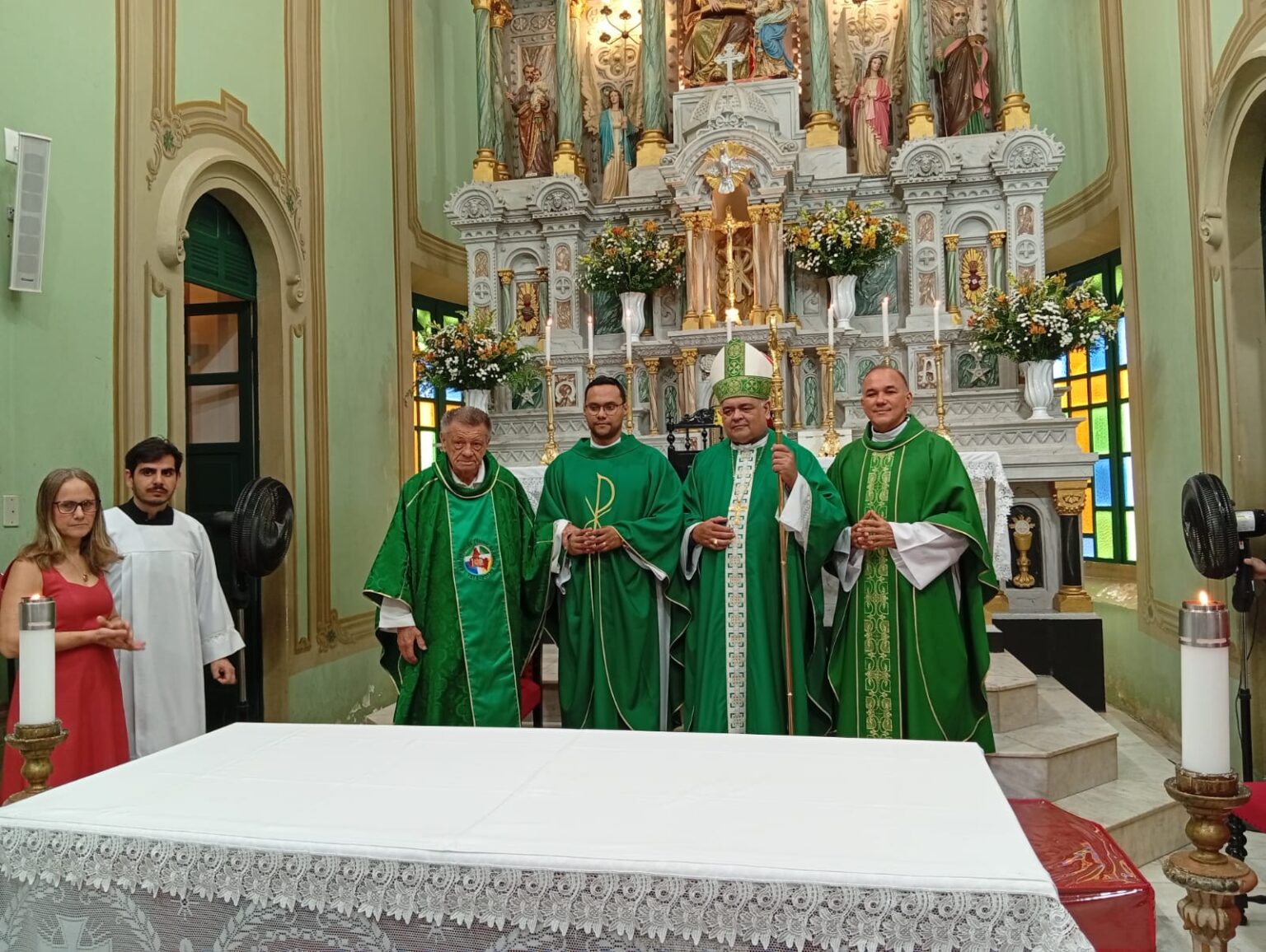 Fé e Renovação : Catedral de Senhora Sant’Ana Acolhe Novo Vigário Paroquial.