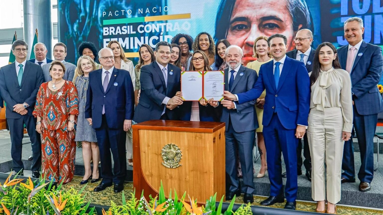 Três Poderes da República lançam pacto nacional contra o feminicídio no Brasil.