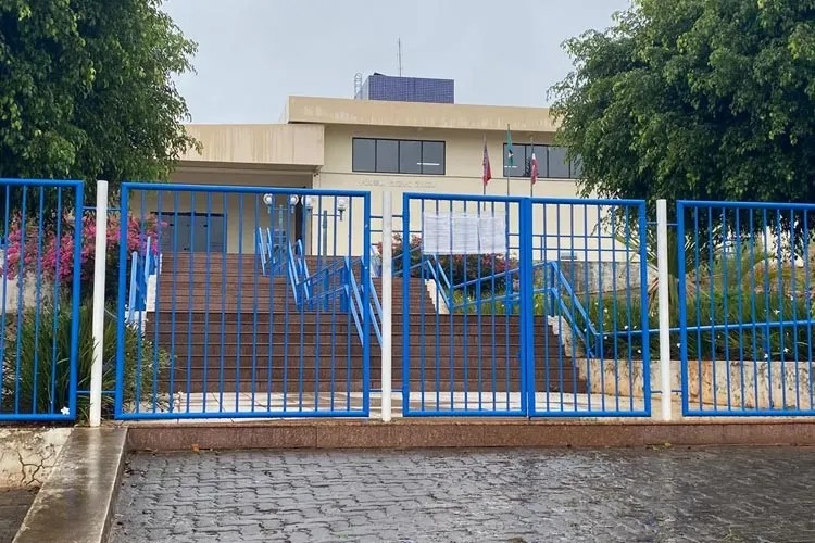 Caetité : Fórum suspende atendimento presencial até junho devido a reformas na estrutura do prédio.