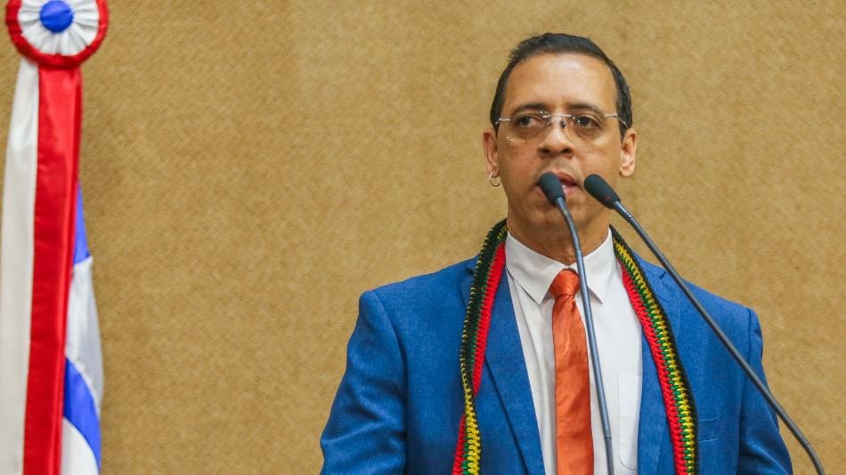 Deputado propõe criação de rede estadual de cursinhos populares na Bahia.