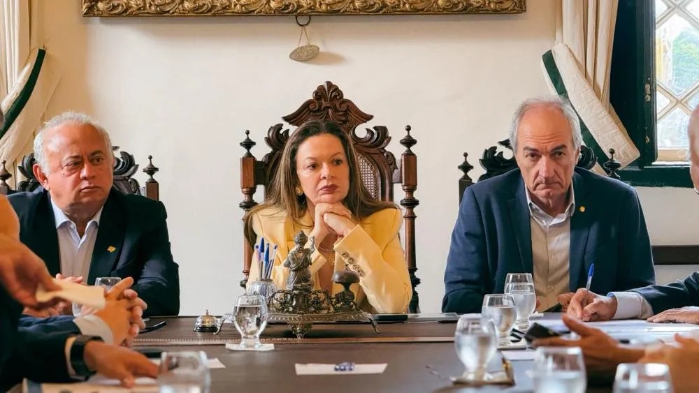 Empresários baianos discutem jornada de trabalho com deputados em Brasília.