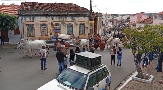 Caetité : Procissão dos Carros de Boi bate récorde em 2026.