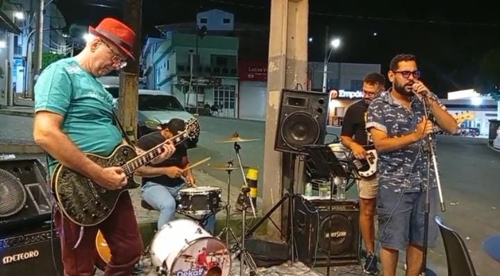 Caetité : Essencial Trio agita a Cheirinho Bom Pizzaria.