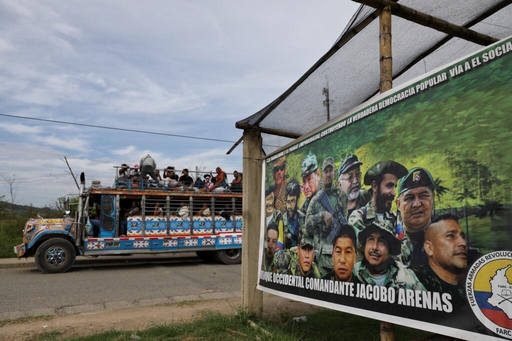 Tecnologia : Apologia a narcocultura – Grupos armados usam redes sociais para recrutar menores na Colômbia.